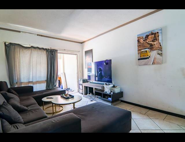 2 BEDROOM APARTMENT FOR SALE IN LONEHILL